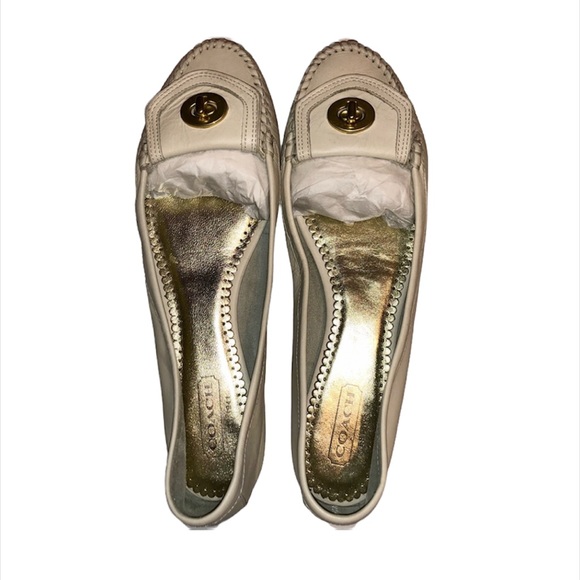 Coach size 10. Made in Italy. Cream/off-white leather loafers with turn lock - Picture 7 of 8